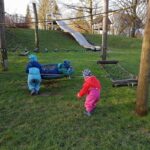 Spielen auf dem Spielplatz in Essen Werden