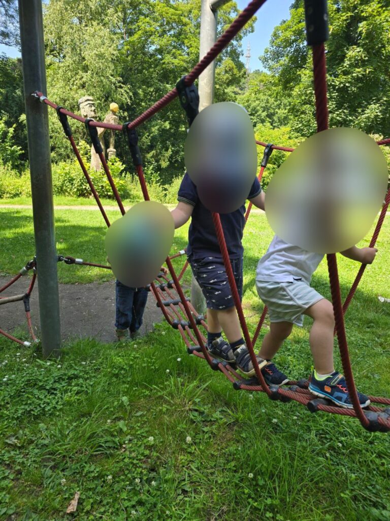 {