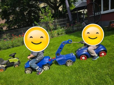 Spielen im Garten bei Däumelinchen Kindertagesplege in Essen Heisingen